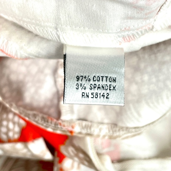 Kelly & Diane - Sleeveless Peplum Top - Picture 6 of 7